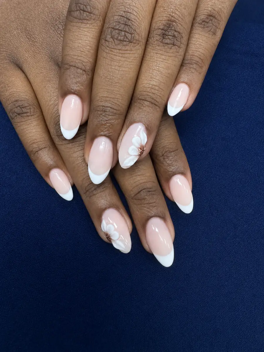 Ivory Petals nail design by Bia