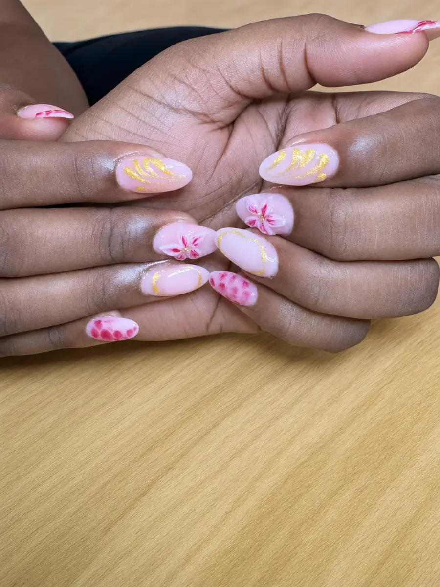 Golden Petals client nail set by Bia