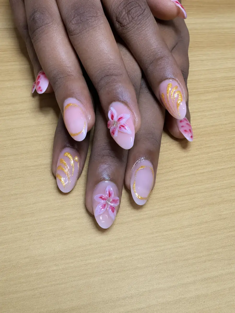 Golden Petals client nail set, photo 3 of 6