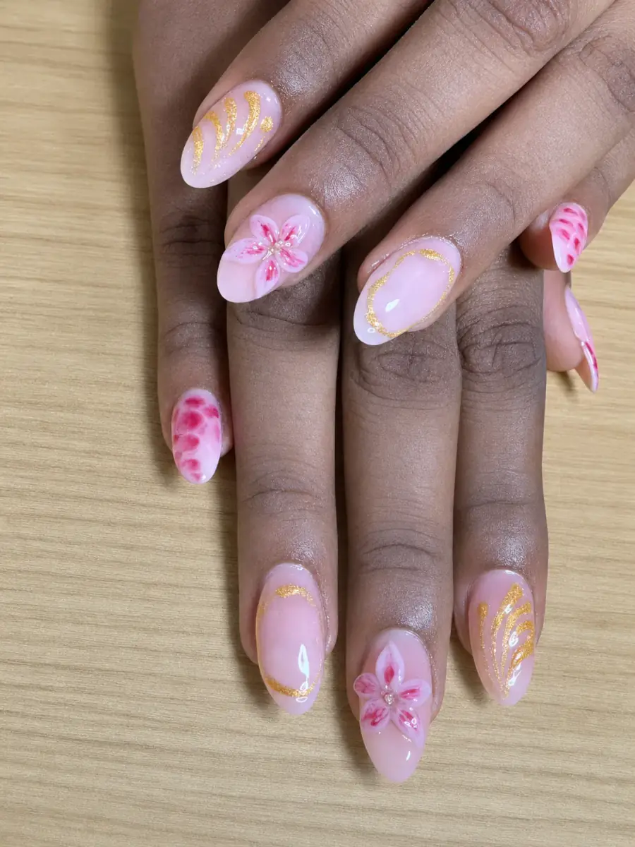 Golden Petals client nail set, photo 4 of 6