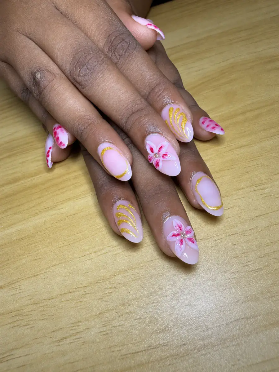 Golden Petals client nail set, photo 6 of 6