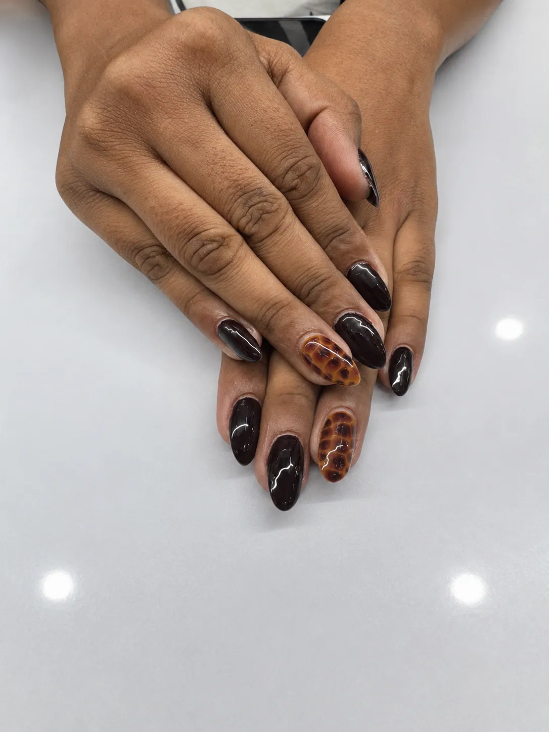 Tortoise Noir client nail set, photo 3 of 4